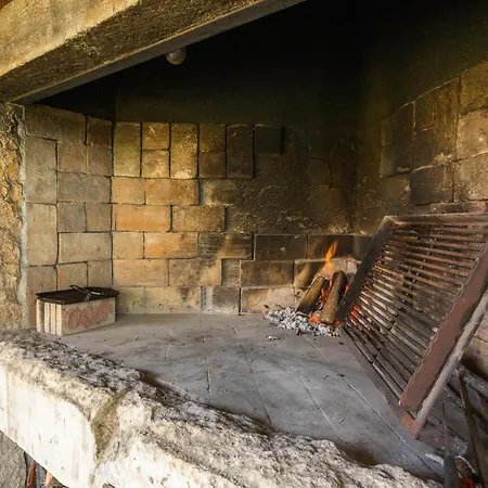 شقة Cozy With Outdoor Bbq And Yard Šišan