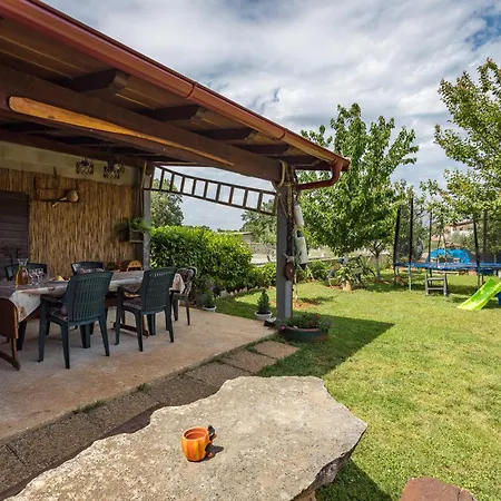 Cozy With Outdoor Bbq And Yard * Šišan