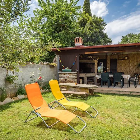 Cozy With Outdoor Bbq And Yard Šišan